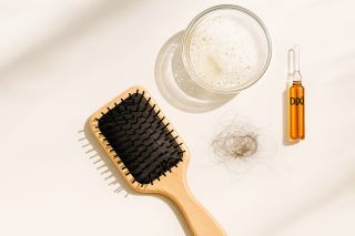 🧼 Čistíte si pravidelne kefu alebo hrebeň na vlasy? Ak nie, možno si späť do vlasov prenášate prach, maz a baktérie....